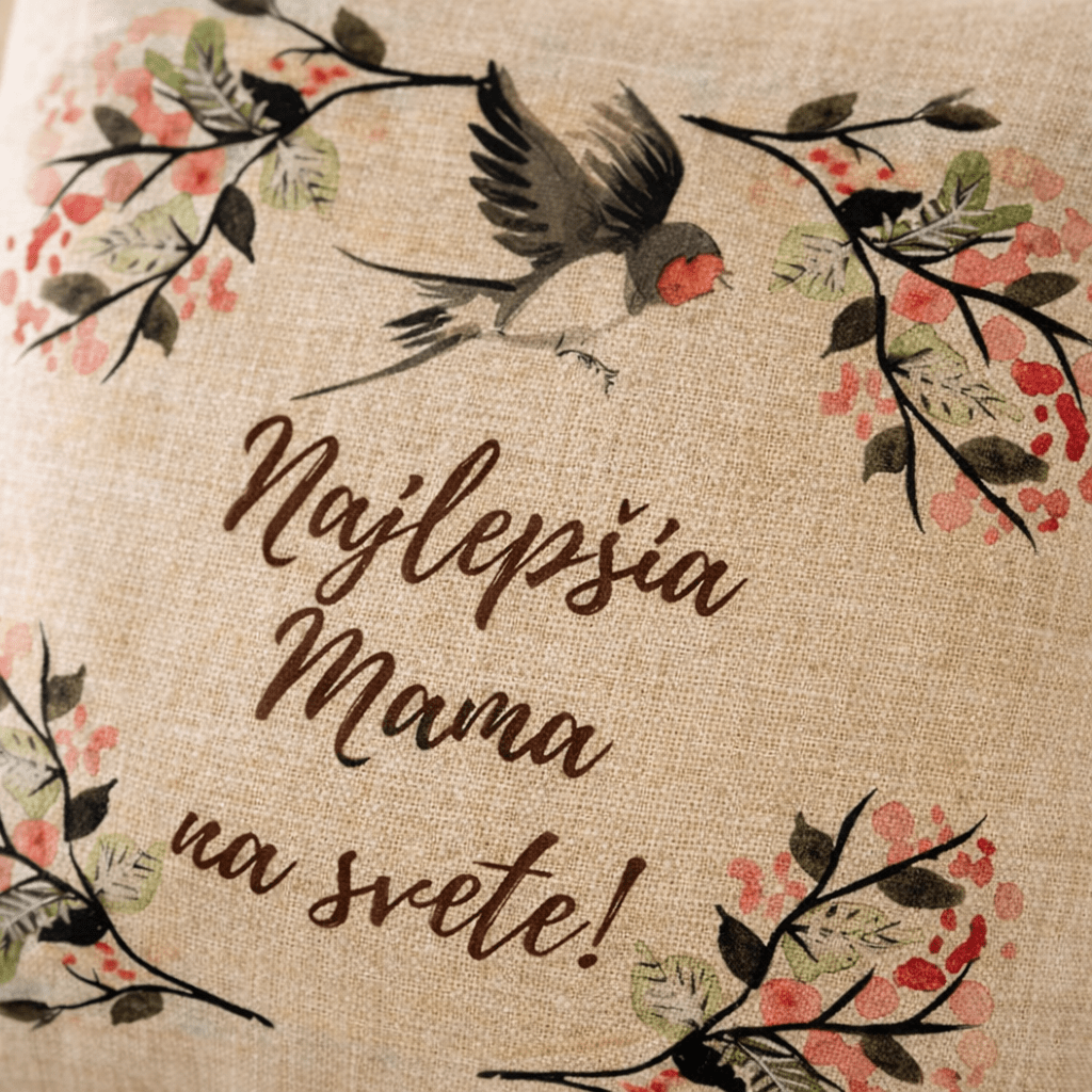 Dekoratívny vankúš „Najlepšia mama na svete“ – kvetinový motív s vtáčikom – Obrázok 2